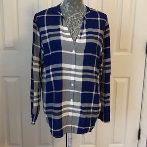 New without tags Soft Joie button down shirt.